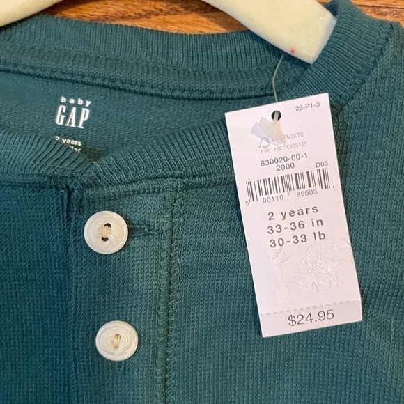 NWT Gap toddler boy Henley long sleeve shirt. Size: 2T - Picture 2 of 3
